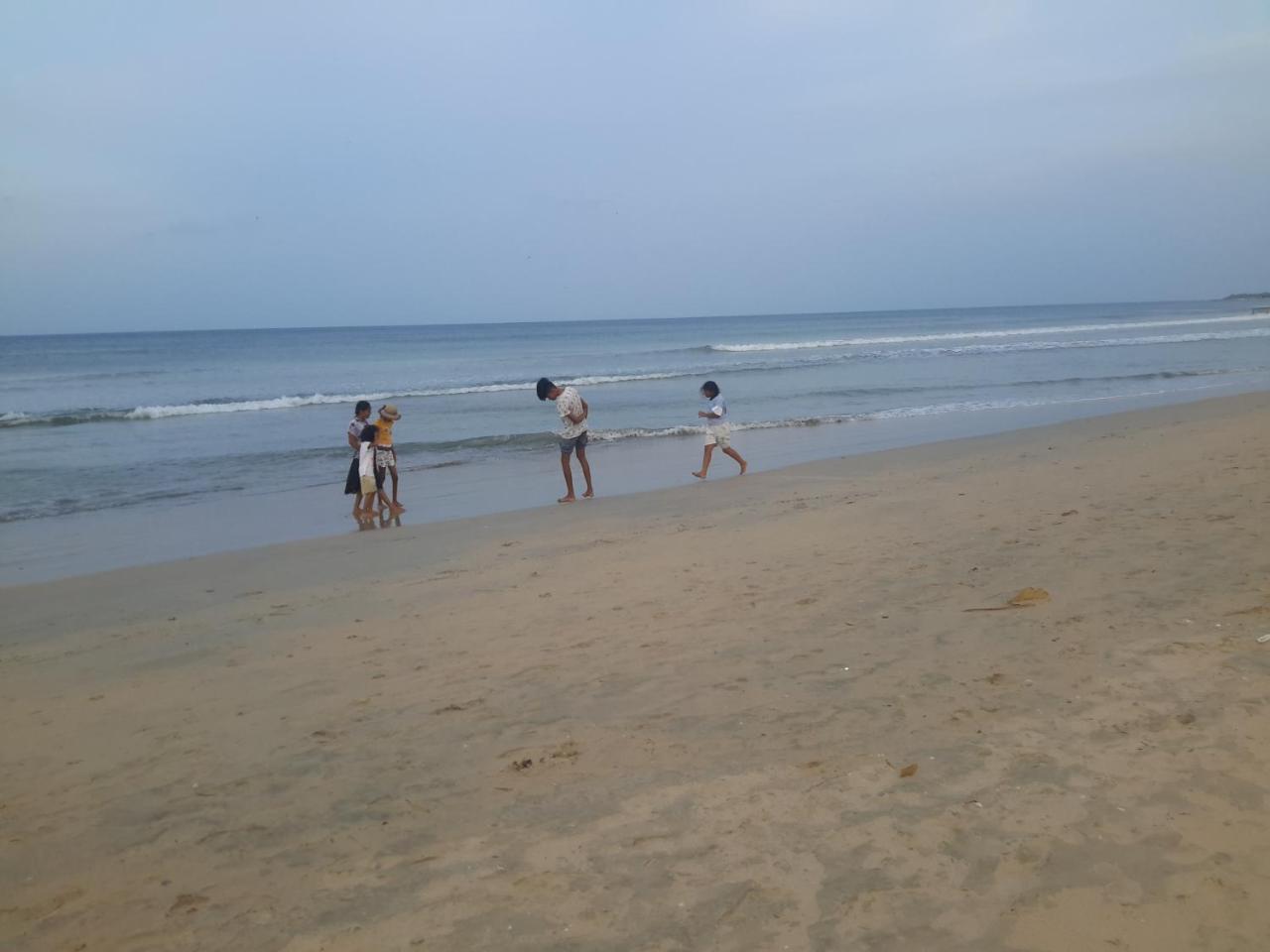 LLH 1G2 Nilaveli Ocean Front Condos Esterno foto